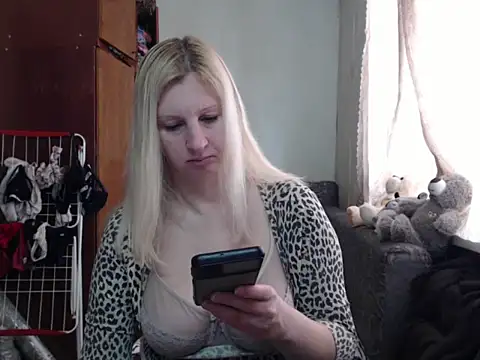 bustyblond - BustyBlond's free webcam - UK Sex Cams