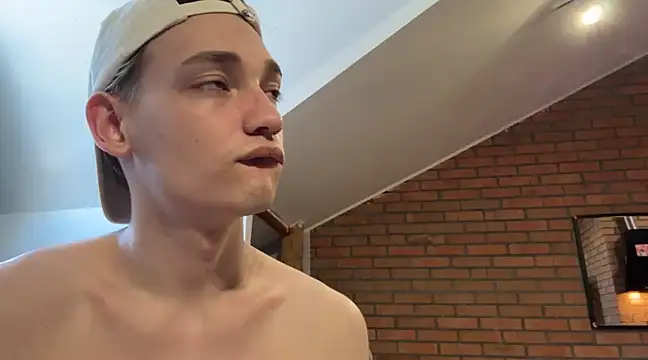 julian_wins (M twink) - Jerking off a dick