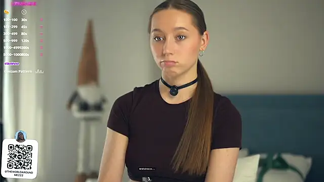 louiselebei (F teen) - rub my clit and suck fingers