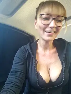 missmialicious (F milf) - 😍new SQUIRT video 4LT + 1 video on top