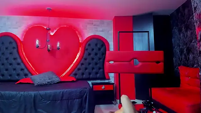 jaylen_bdsm (F young) - 🔥clamps  armpits and  lick  floor 🔥