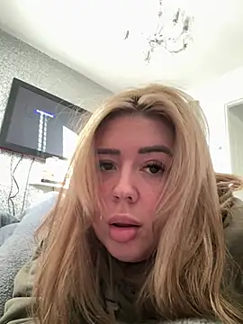  BadBitchClaudia chat room