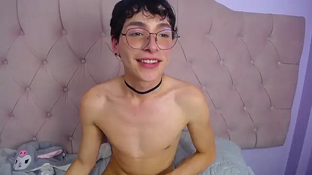 damiian21_ (M twink) - Finger in the ass