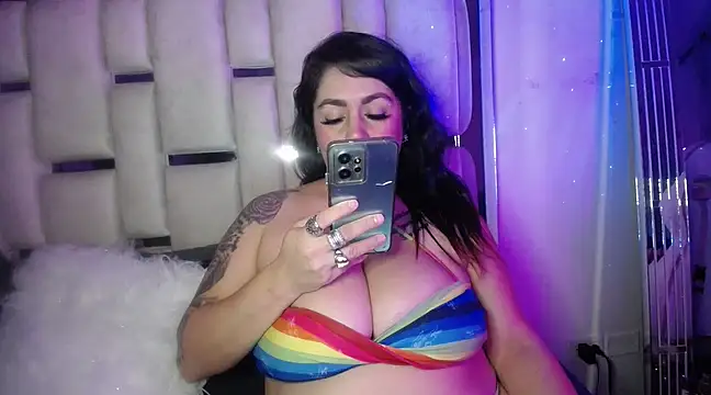 chelaqueen_ (F milf) - tits show with oil