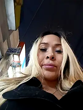 amywillss (Ask my age) - Naked cum Big squirting in public 💦😈