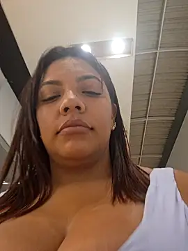 canelitapasion (F young) - sucking fingers in public