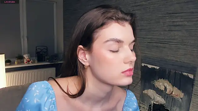 floradobb (F teen) - Seduce you with my sexy shoulders!