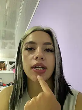 hannahb-e (F young) - Finger in ass