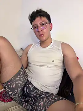 amon__ashford (M twink) - finger inside my ass