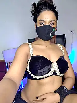 Webcam Model (Black-Pearll) is live