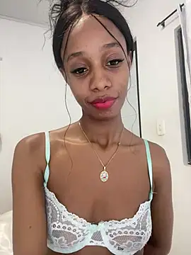 imaraa_ (F young) - 2 fingers in the pussy🥵