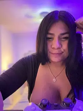 xochitl_namuu (F young) - My first squirt of the day 💦😈