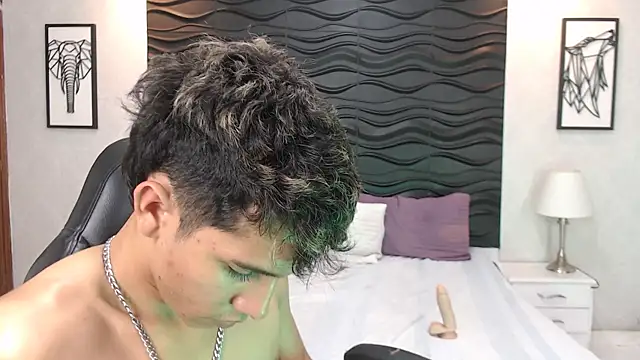 zeus_harrintong (M twink) - SHOW CUM AND DILDO #latino #colombia