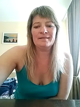 bellalove335 - BellaLove335's free webcam - UK Sex Cams