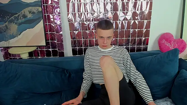 chris__brown (M twink) - Cum on the public