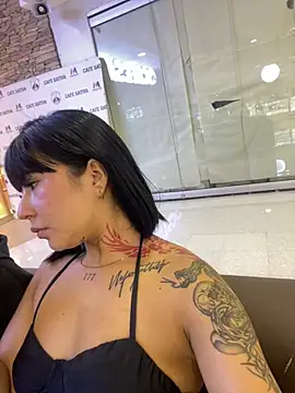 victoriaeva (Ask my age) - Show tits in the mall 💦🔥🔥