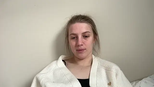 ella-82 - Ella-82's free webcam