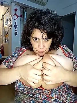 sole_love (F milf) - Play two nipples