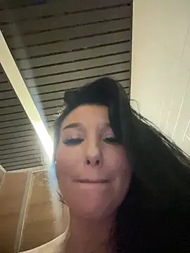 tisha_busty (F milf) - Squirt show at the mall