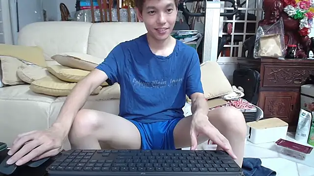 andrewooi (Ask my age) - CUMSHOW AT GOAL