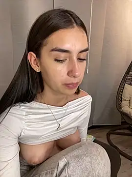 alejandraa_pinkk_ (F teen) - Show fingering in pussy 💦🙈