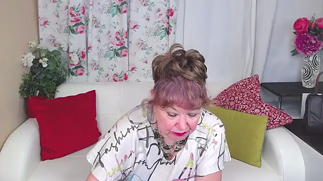 yourhotgranny - YourHotGranny's free webcam - UK Sex Cams