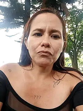 queen_lorena (F milf) - squirt outdoors