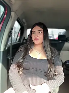 ahricutte (F young) - Show your boobs and tease in car