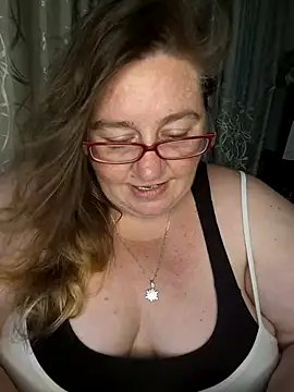 iceprincess2bad4u (F milf) - Make me squirt!