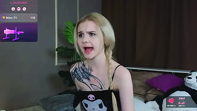 britney_lynch (F teen) - hand in panties+play with clitoris