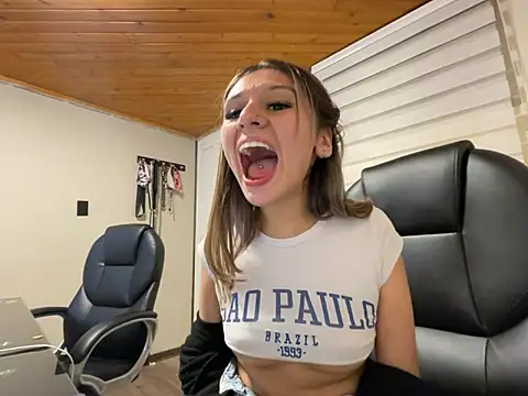 aliisonn_parker26 (F teen) - Fingering + moan your name