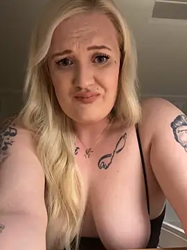 queenoffknbj (F young) - 600 BOOBIES OUT