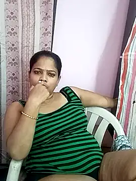 sexyy983616 (F milf) - New mobile