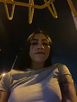 bunny_sexy01 (F young) - sucking tits in the street