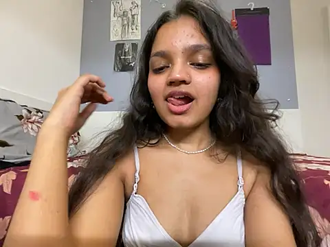 Webcam Model (AlanaXSexyy) is live