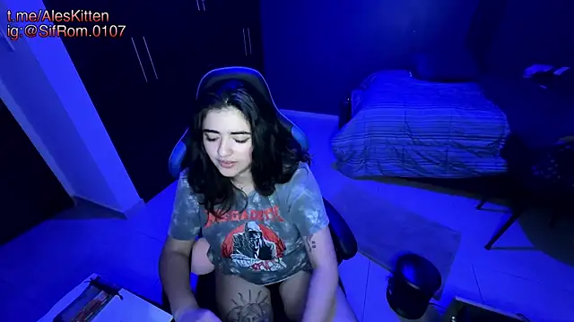 ales_kitten (F young) - SHIRT GOES OFF