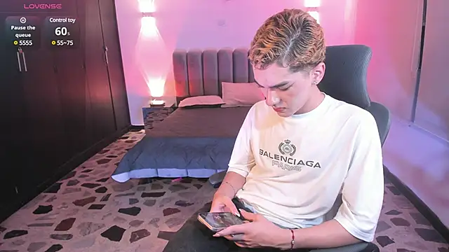 bejaminbennet (M twink) - suck dildo