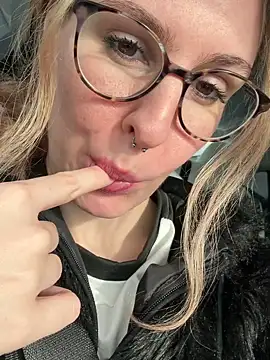 tesagg (F young) - Boobs out & Tongue + 2 videos