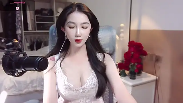 vyizh- (F milf) - 诱惑上空足交5分钟