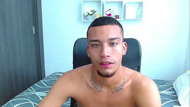 alejo_r1 - Alejo_R1's free webcam - UK Sex Cams