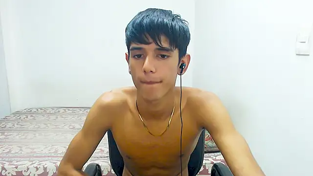 cris_curry (M twink) - complety naked