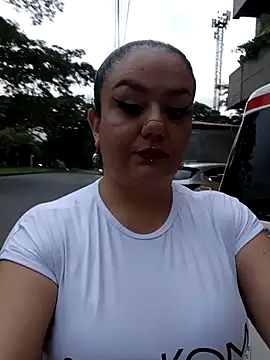 kinkster_jade (F milf) - Show tit in public