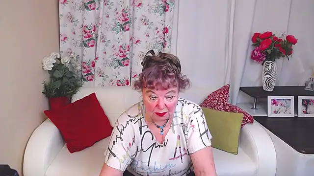 yourhotgranny - YourHotGranny's free webcam - UK Sex Cams