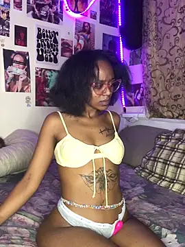 naughtybitches5 from StripChat is Freechat