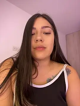 latina_vanessa (F young) - Show tits