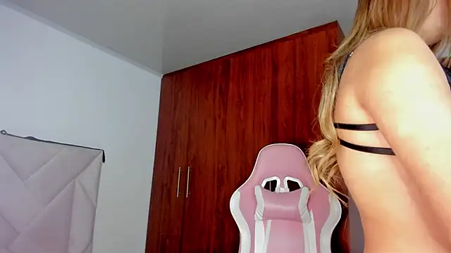 valeriasaenzz_ - Valeriasaenzz_'s free webcam - UK Sex Cams