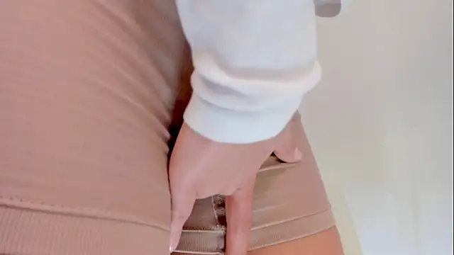 adriennesexxx (F young) - Ready to mak eme shake my legs cumming?