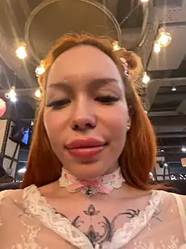 babydolll (F young) - pinch nipples in public