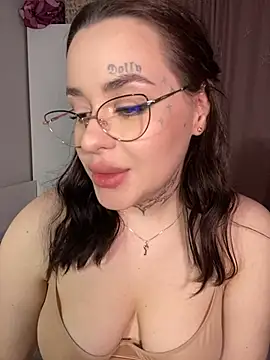  fuckdoll_18 chat room