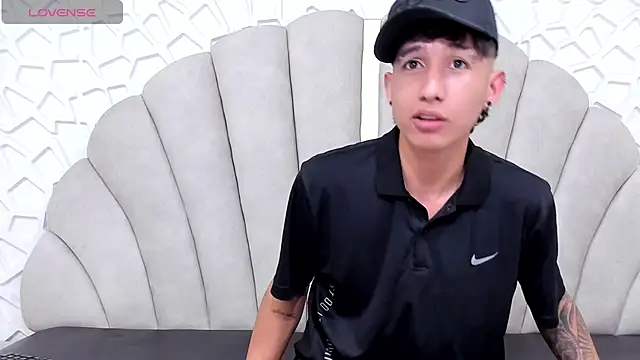 alejandro_xxx18 (M twink) - slap my cock